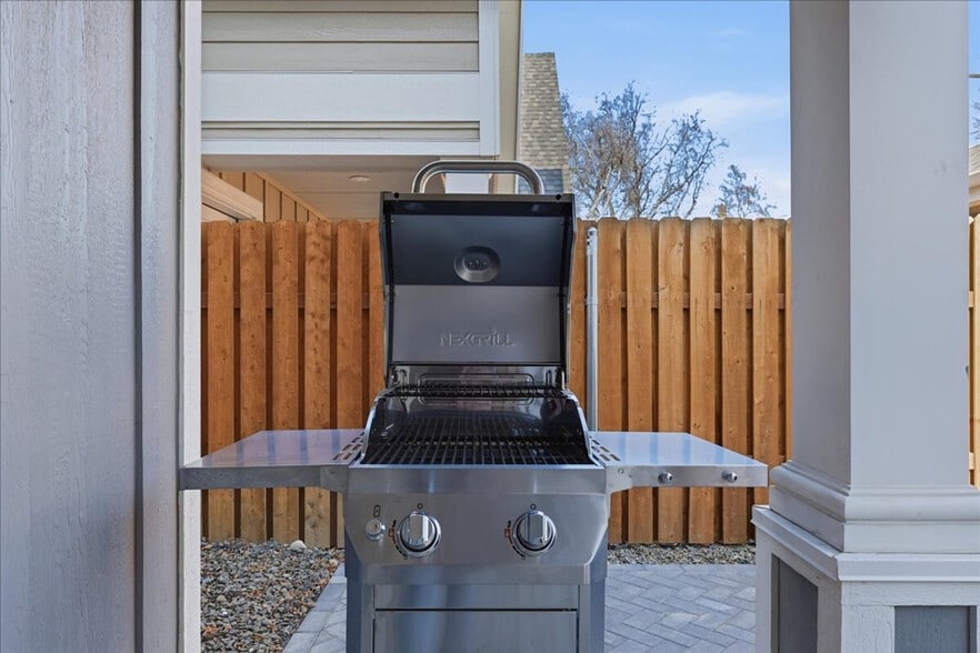 Building Photo - 1434 S Euclid Ave