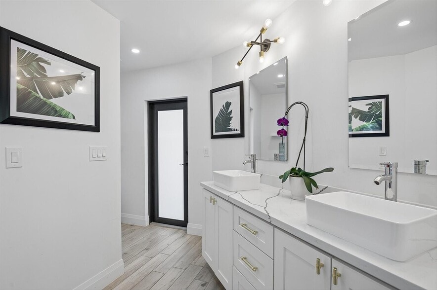 Building Photo - 600 SW 8th Ter