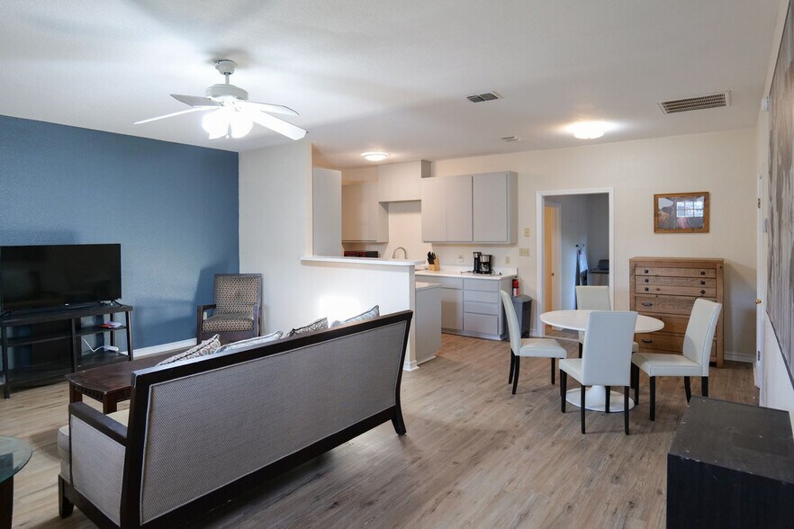 Building Photo - 10201 Shane Dr