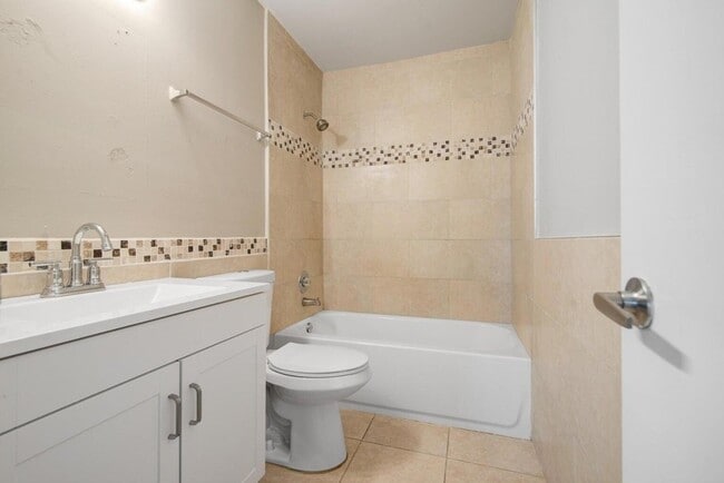 Building Photo - 516 Meadows Cir