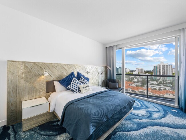 Building Photo - 3101 Bayshore Dr