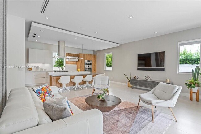 Building Photo - 7440 NW 100th Ct