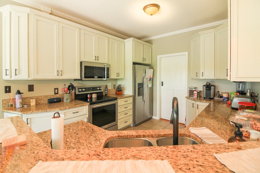 Building Photo - 511 Riverview Ct