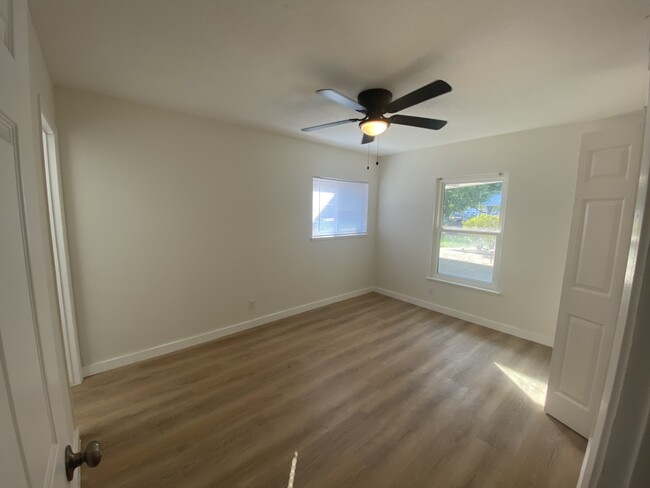 Master bedroom - 6811 Blue Ash Dr