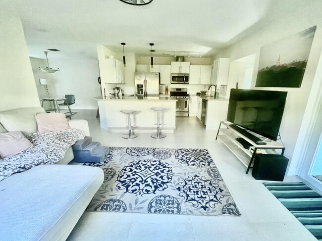 Building Photo - 376 SW 2nd St