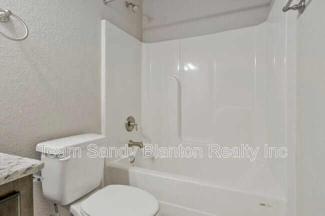 Building Photo - 5402 Parkside Dr