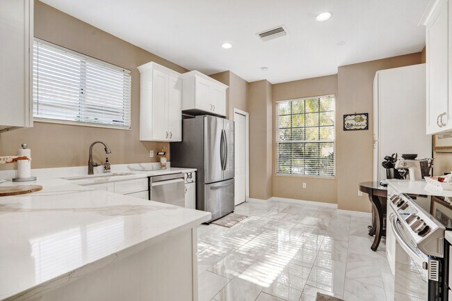 Building Photo - 8982 Founders Cir