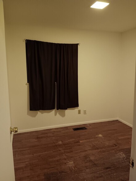 Building Photo - 3702 Malibu Dr