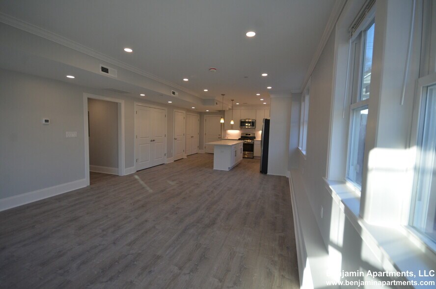 Building Photo - 120 Kenrick St