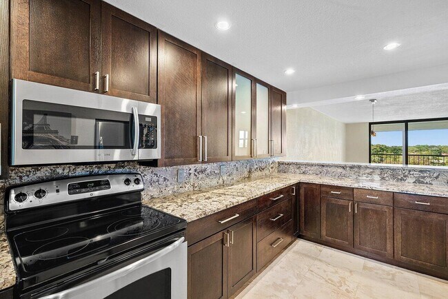 Building Photo - 2400 Deer Creek Country Club Blvd