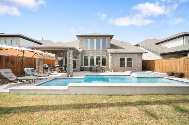 Building Photo - 18214 Sunset Elm Dr