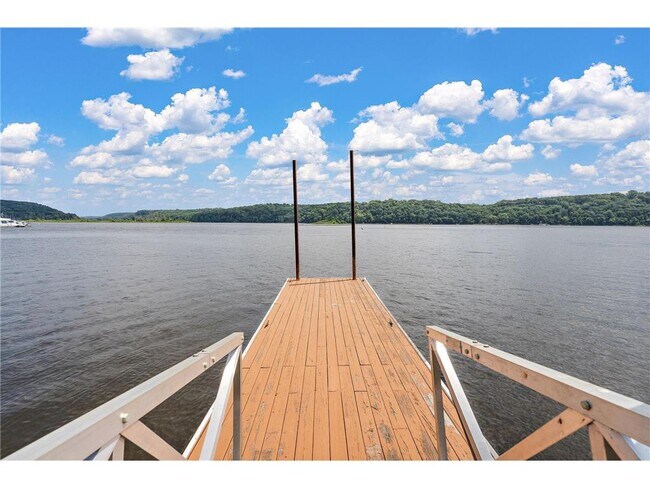 Building Photo - 118 Lakeside Dr
