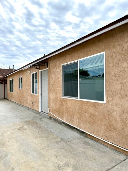 Building Photo - 6515 White Oak Ave