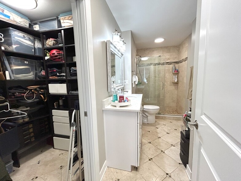 Building Photo - 5601 N Sheridan Rd