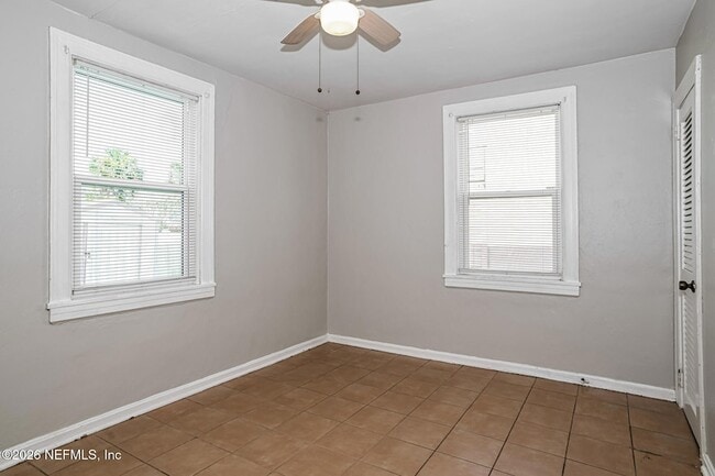 Building Photo - 214 8th Ave N