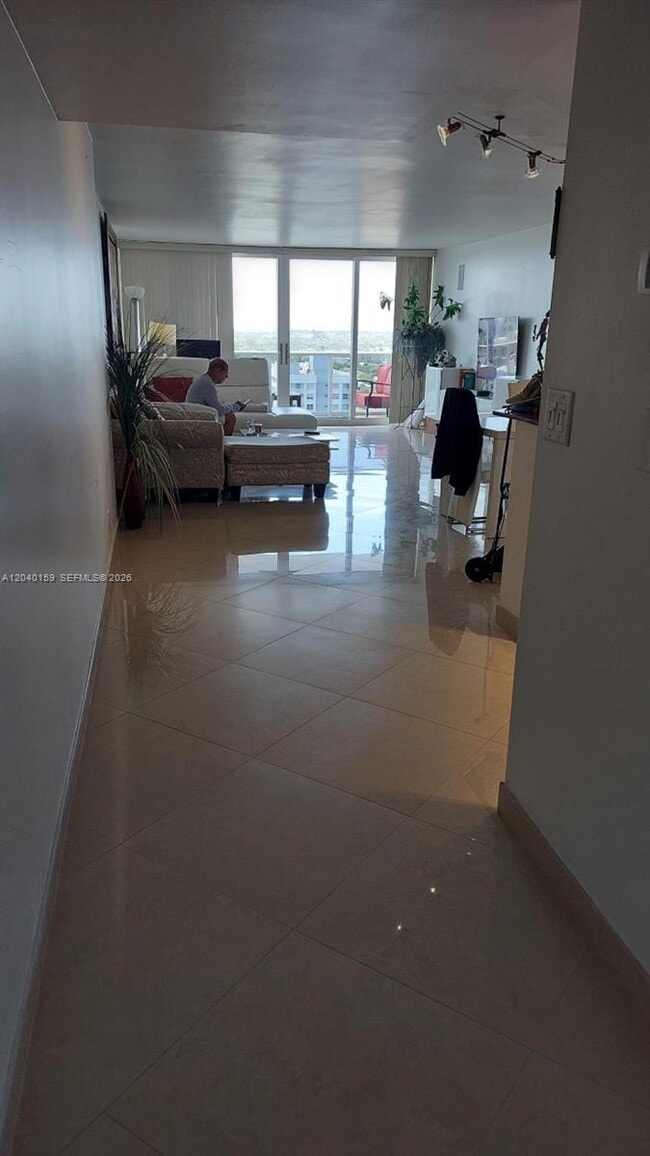 Building Photo - 3140 S Ocean Dr