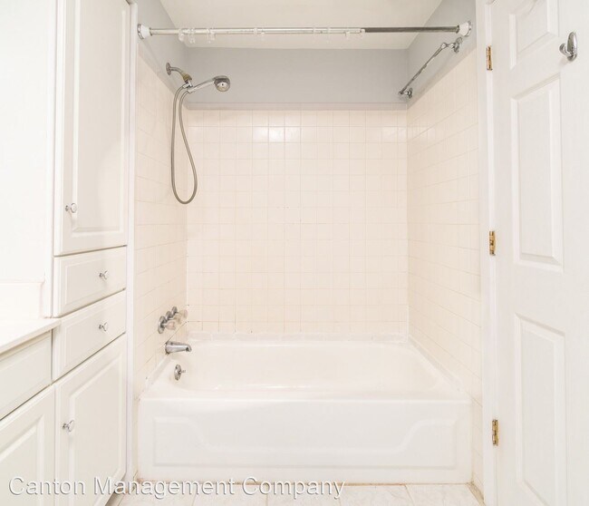 Building Photo - 3 br, 1.5 bath House - 1826 E. Lombard St.