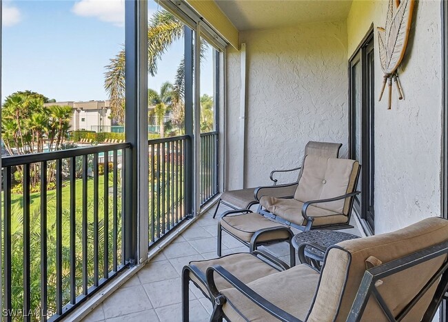 Building Photo - 788 Park Shore Dr