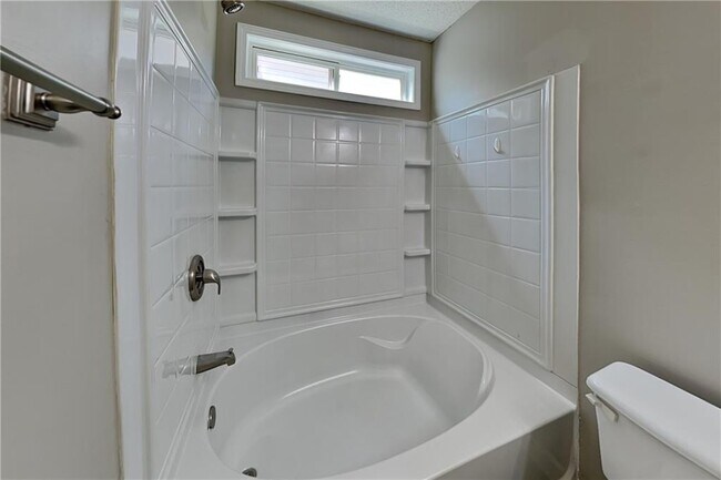 Building Photo - 100 Rosemont Ct