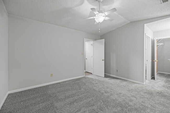 Building Photo - 8910 St Pierre Ln