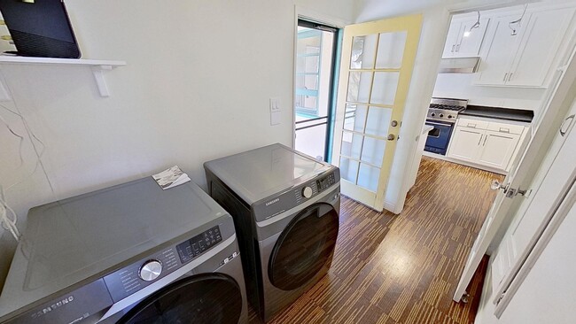 Building Photo - Desirable 3 Bedroom, 2 Bathroom house in S...