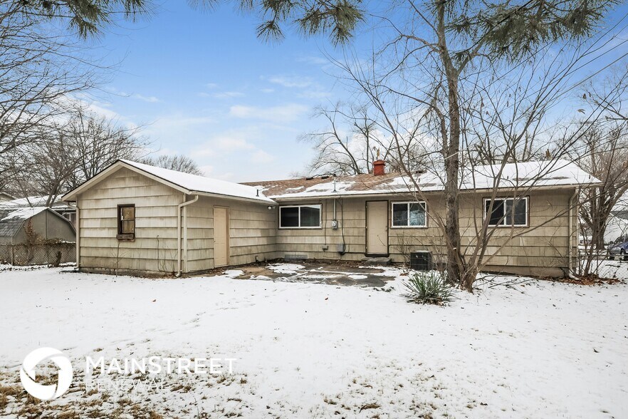 Building Photo - 8003 E 90th Terrace