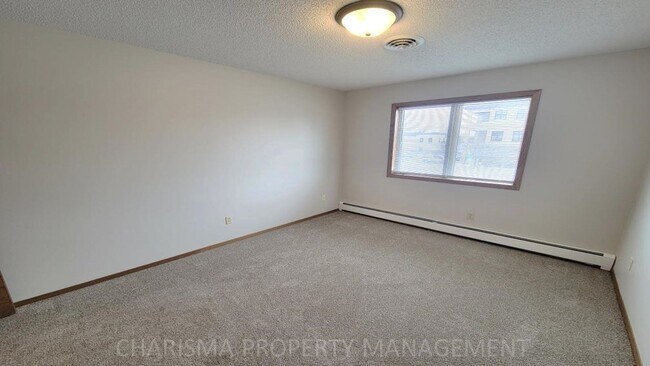 Building Photo - NEWLY UPDATED 1 BD, 1 BA UNITS LOCATED IN ...