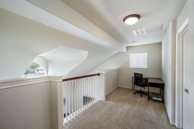 Building Photo - 3210 Clearview Cir