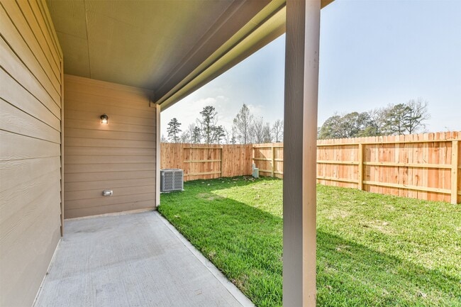 Building Photo - 9800 Grosbeak Ln