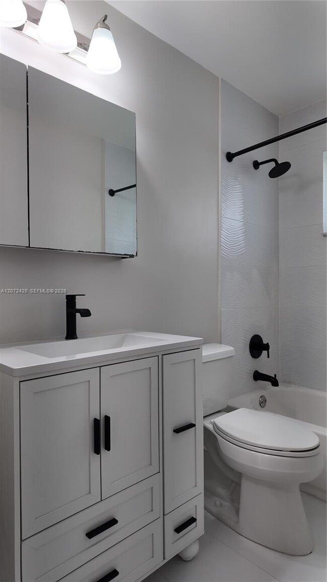 Building Photo - 220 SW 80th Ave