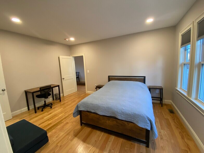 Building Photo - 583 Highland Ave