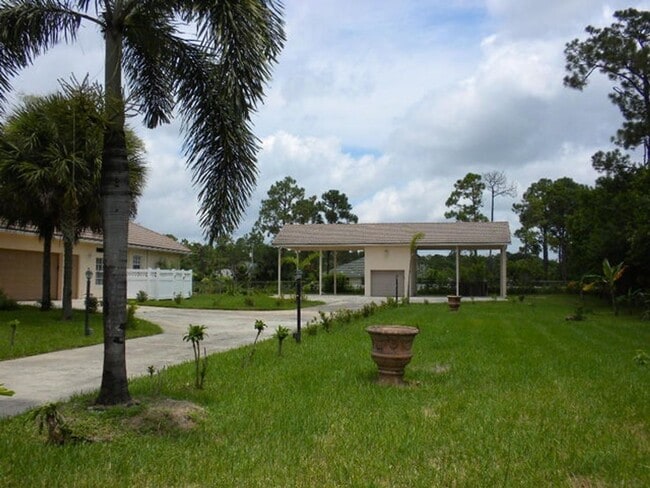 Building Photo - 17945 36th Ct N