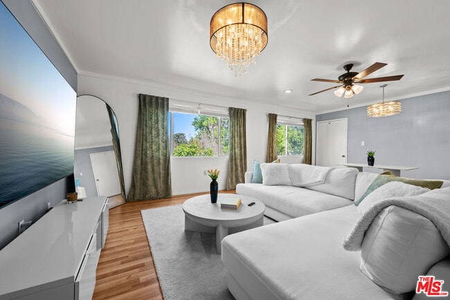 Building Photo - 12801 Moorpark St