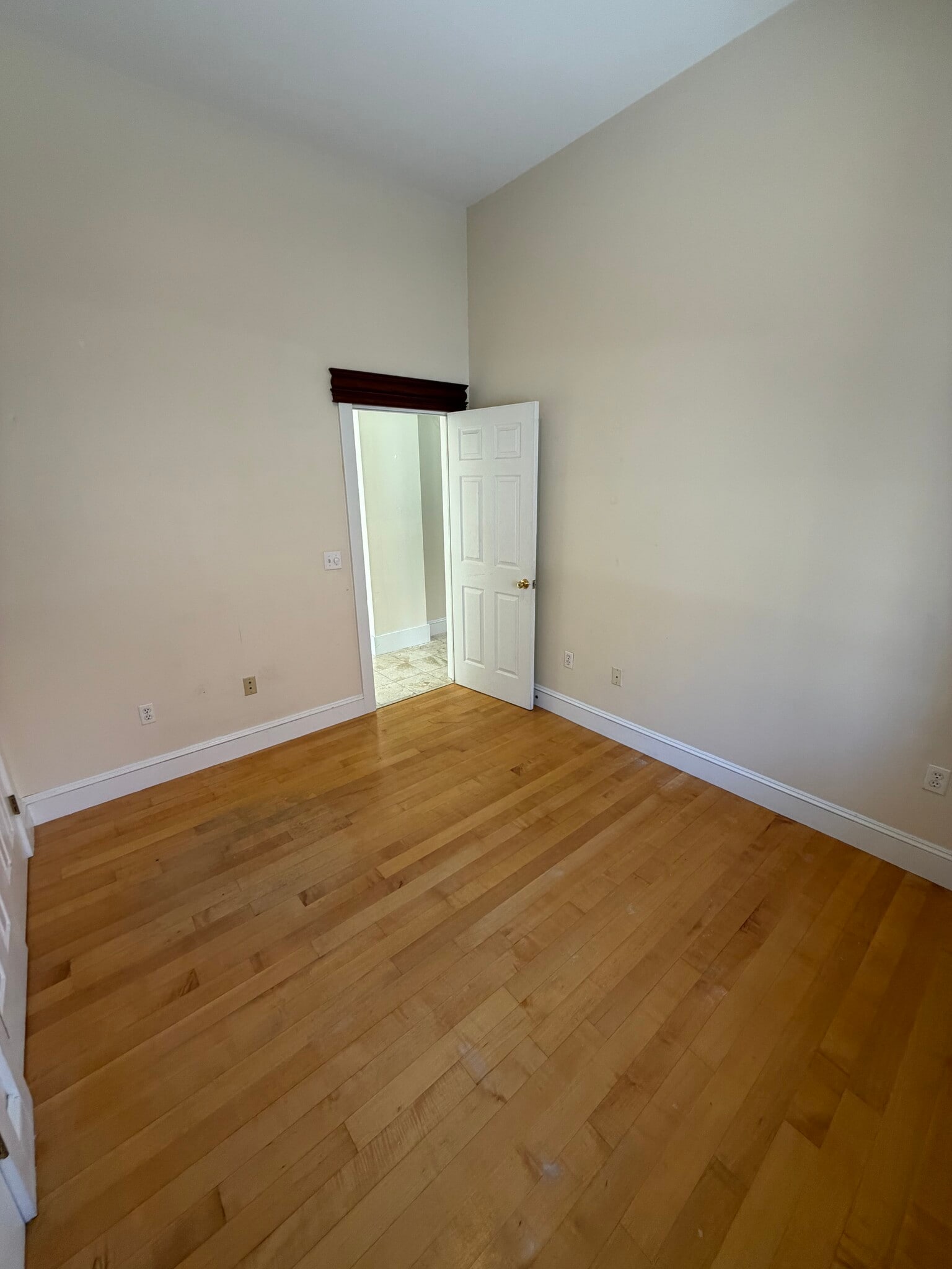 Building Photo - 108 Richmond St