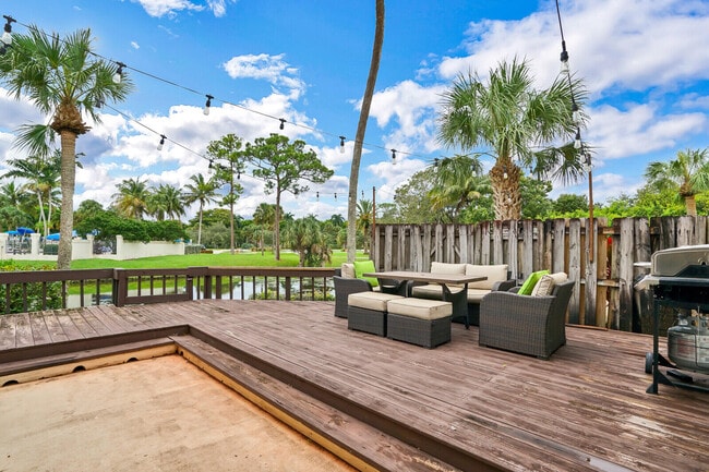 Building Photo - 5804 Fox Hollow Dr