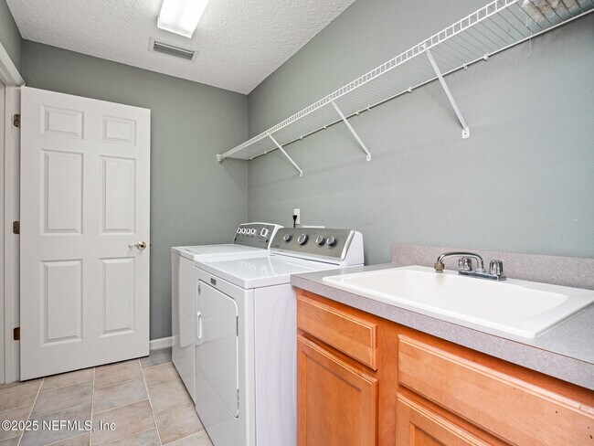 Building Photo - 1228 Loch Tanna Loop