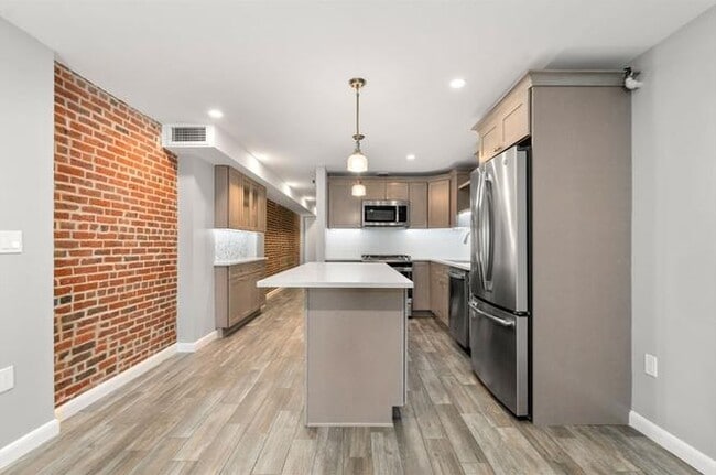 Building Photo - 42 8th St