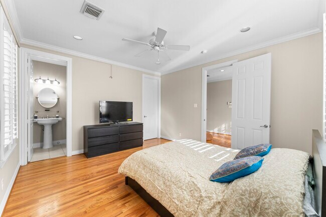 Building Photo - 9910 Orchard Ct