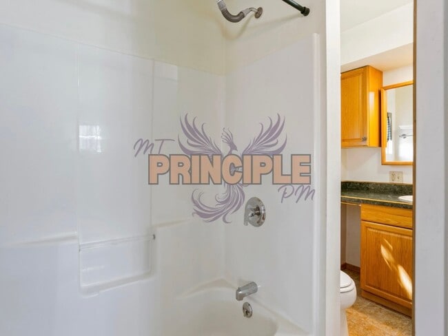 Building Photo - Charming Bungalow Downtown