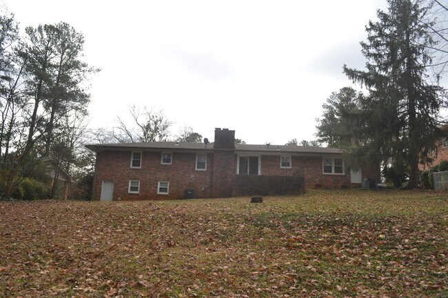 Building Photo - Wonderful Evergreen Hills Community 3 Bed 2 bath Large Lot Single Family Rental