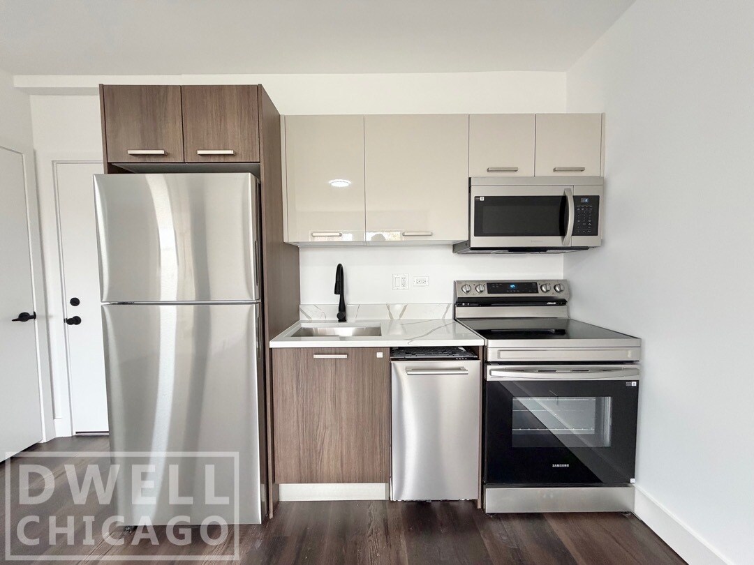 Building Photo - 1553 W Hollywood Ave