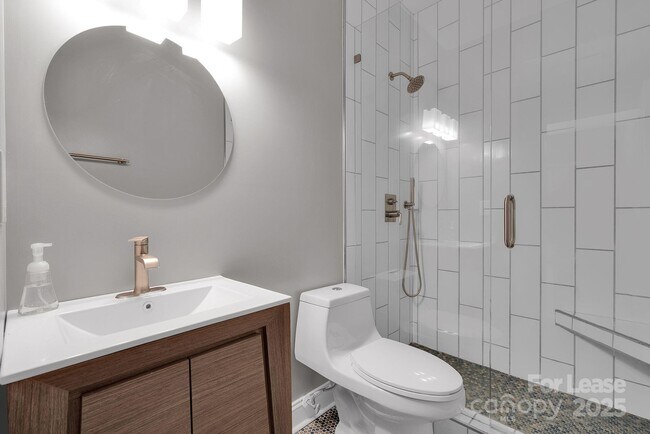 Building Photo - 224 N Poplar St