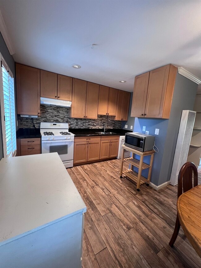 Building Photo - 1009 Murrieta Blvd