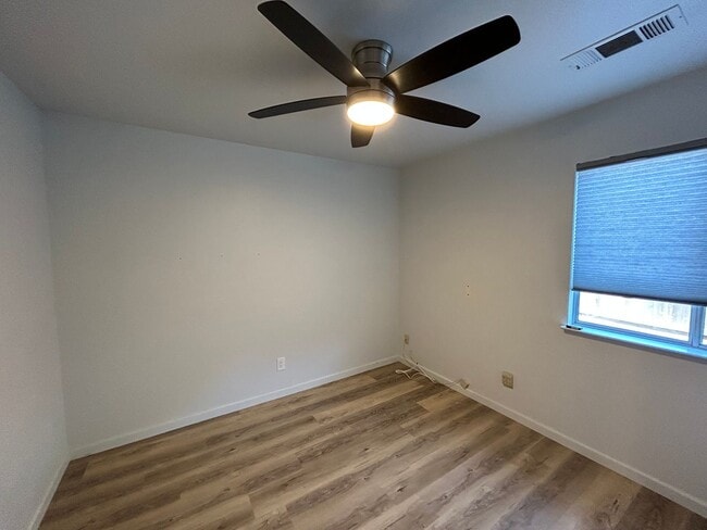 Building Photo - 3 Bedroom 2 Bathroom in NW Visalia