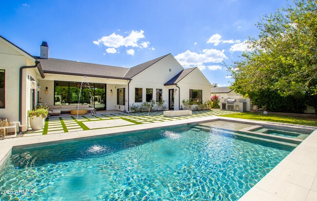 Building Photo - 2912 E Pierson St