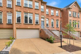 Building Photo - 1814 Fallbrook Ln