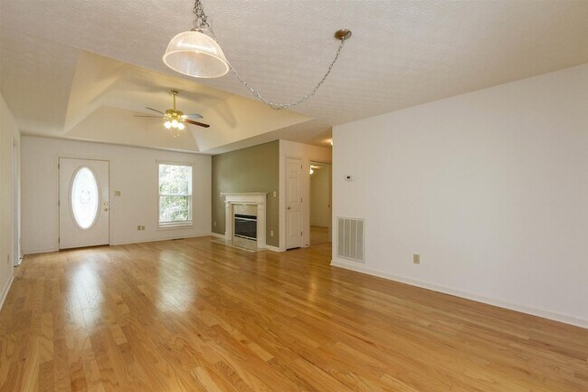Building Photo - 566 Autumndale Dr