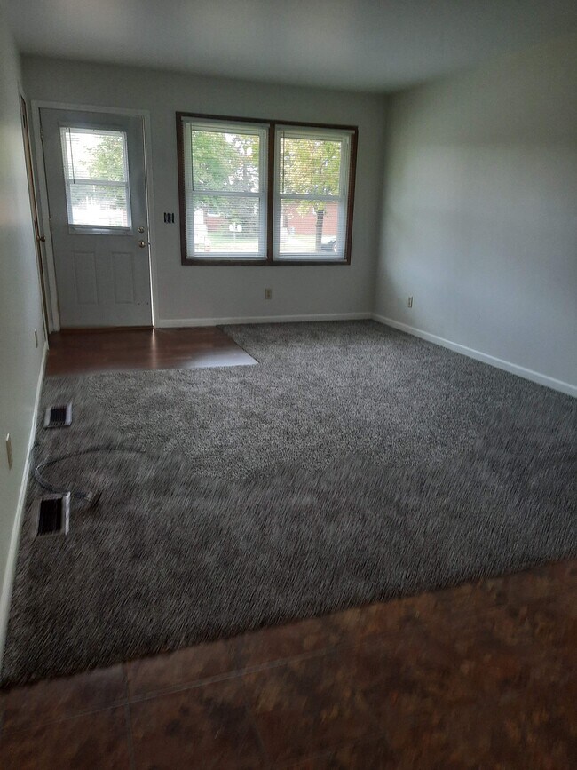 Building Photo - 3039 Runway Ave