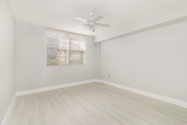 Building Photo - 1801 N Flagler Dr
