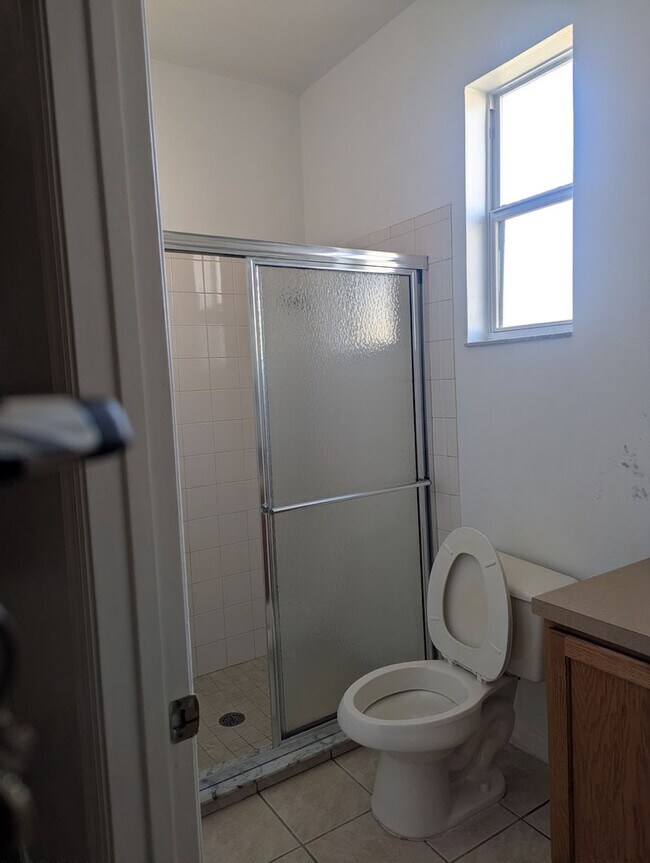 Building Photo - Great family home with 4 bedrooms, 2 bath